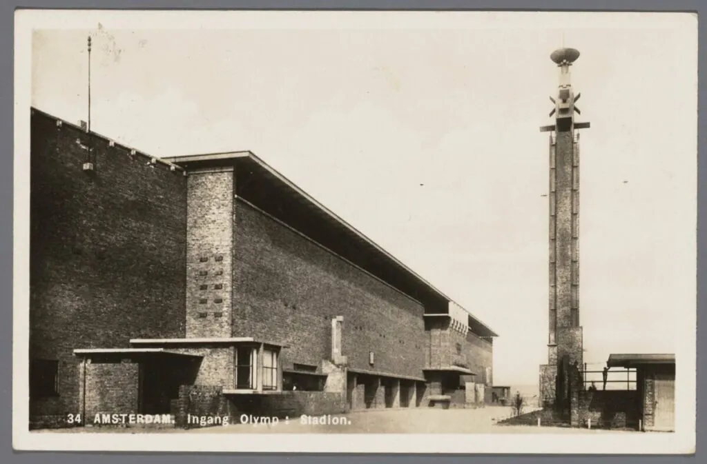 Ingang-Olympisch-Stadion_1935_stadsarchief-Amsterdam-prentbriefkaarten-1024×673